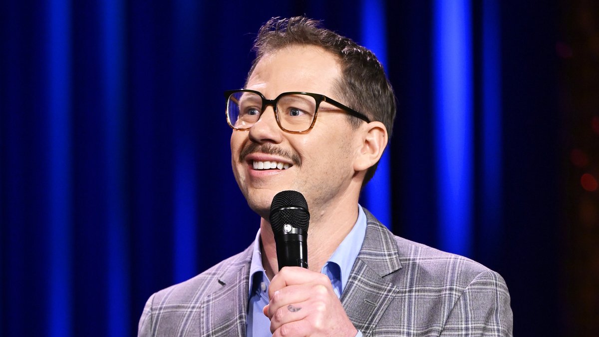 .Dustin Nickerson hates that he’s not the good sleeper in the relationship 🤣 #FallonTonight #StandUp