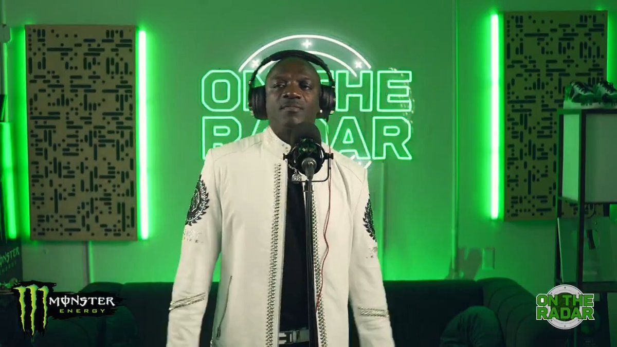 Akon chez On The Radar Radio With Gabe P nous replonge en 2004 avec un de ses classiques " Locked Up " ❤️‍🔥 #ParlonsUs🗣️🎙️🇺🇸