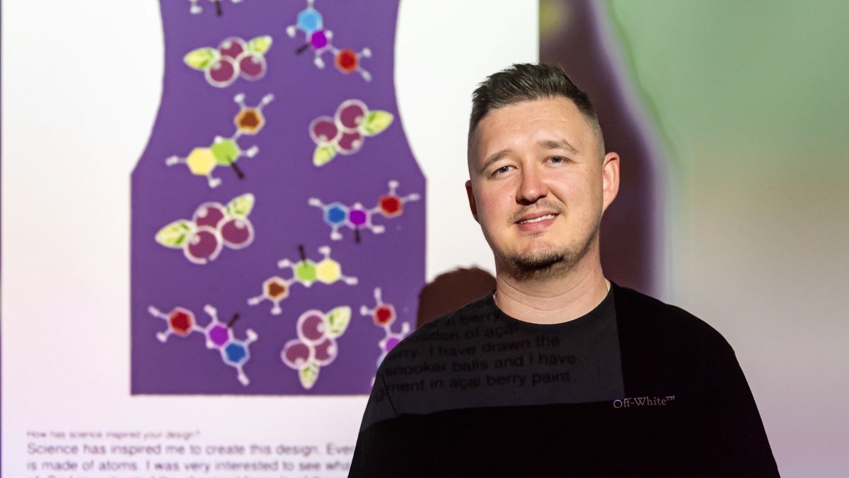 Kyren Wilson will be looking particularly colourful at the #Masters 🎨 A group of youngsters, between 11 and 14, submitted waistcoat designs and the world champion teamed up with STEM Learning and Johnstone's Trade to pick his favourite. He'll wear it at Alexandra Palace 🙌