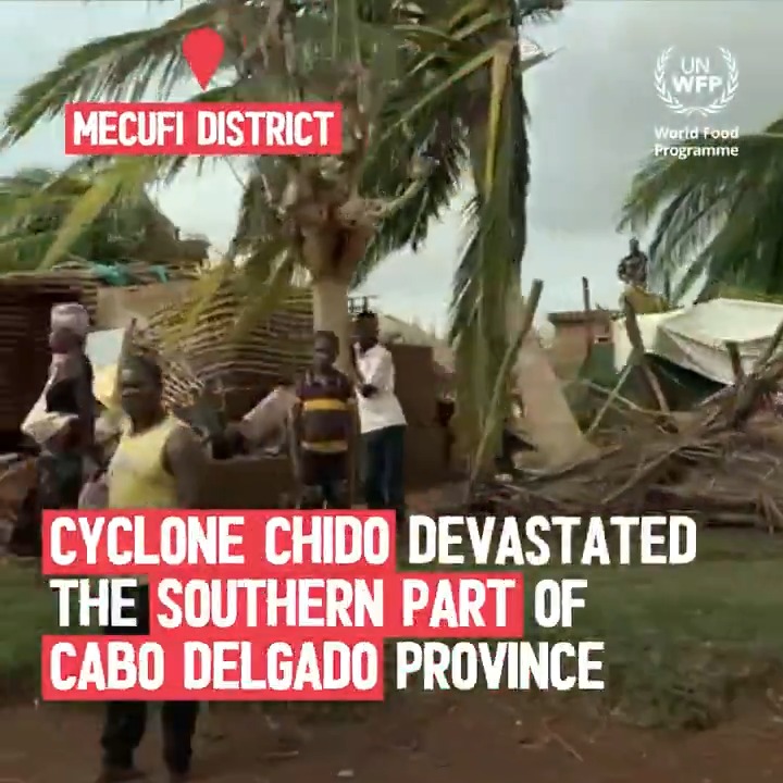🌀#CycloneChido has devastated Mecufi district, #CaboDelgado, destroying vital infrastructure & cutting off communities. Over 67K people in the district alone are in urgent need. WFP is on the ground delivering lifesaving food. 🚨 We need more resources to sustain this support.
