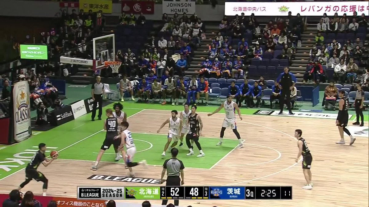 3Q 2:19 #盛實海翔 にかかればマークも3人飛ばしちゃうぜ！ 仕上げは絶妙なパスで #トーマス・ウェルシュ のダンクをお膳立て🪄🔨 盛實 海翔 Thomas Welsh 「バスケットLIVE」配信中🛰 #レバンガ北海道 #なまら #セクシー盛實