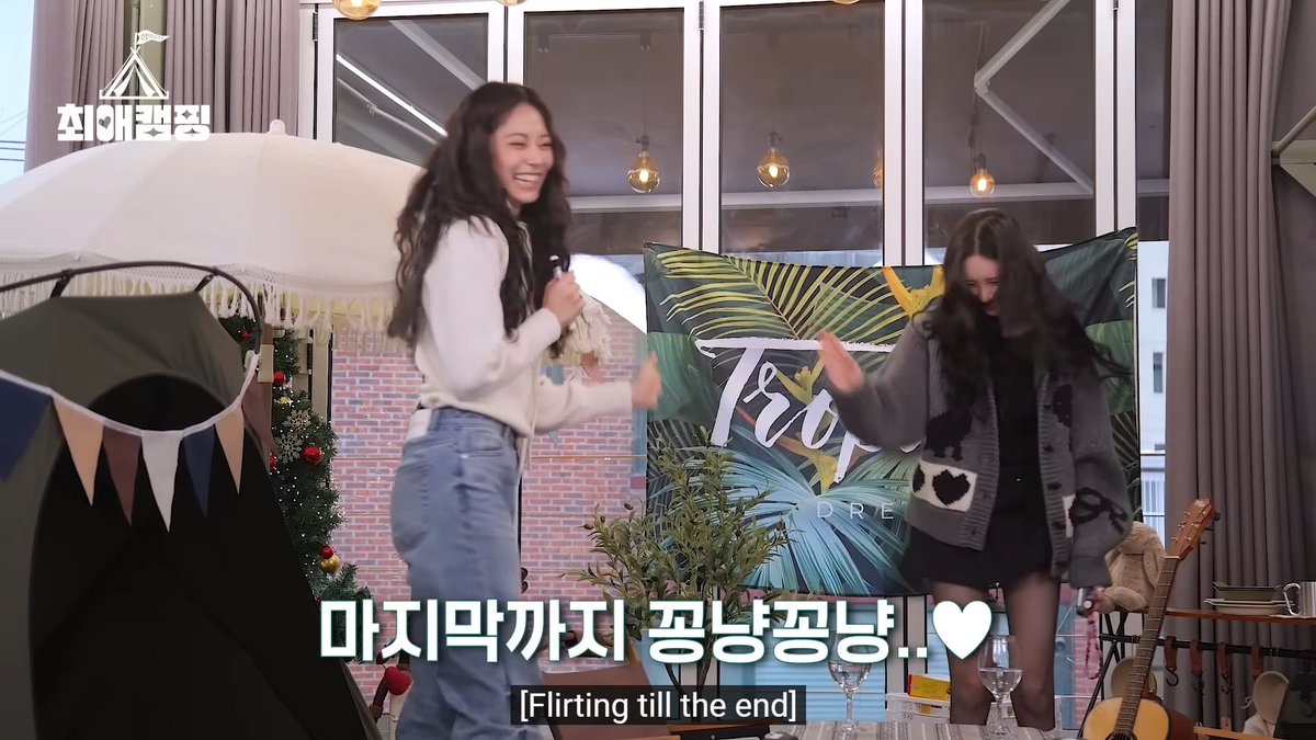 TZUYU'S SMOOTH FLIRTING WITH SUNMI Tzuyu: "Why is your hand so small?" Sunmi: "Are you flirting with me?" Tzuyu: "It makes me want to protect you"