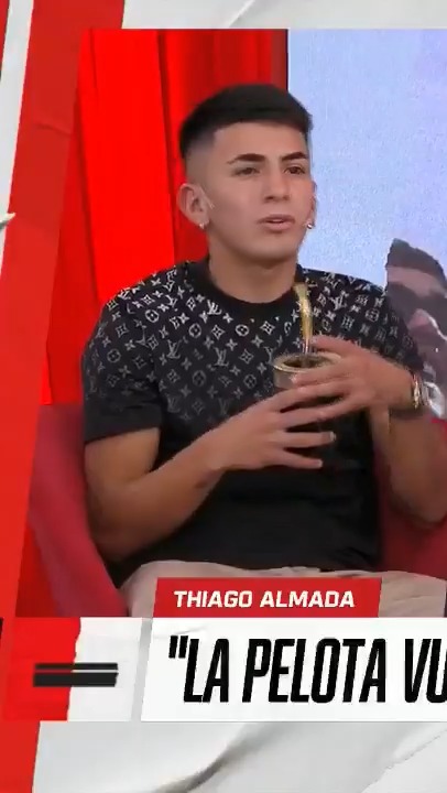 🗣 Tiago Almada: "Me gustaría jugar en Boca o #River, pero la prioridad se la doy a Vélez."