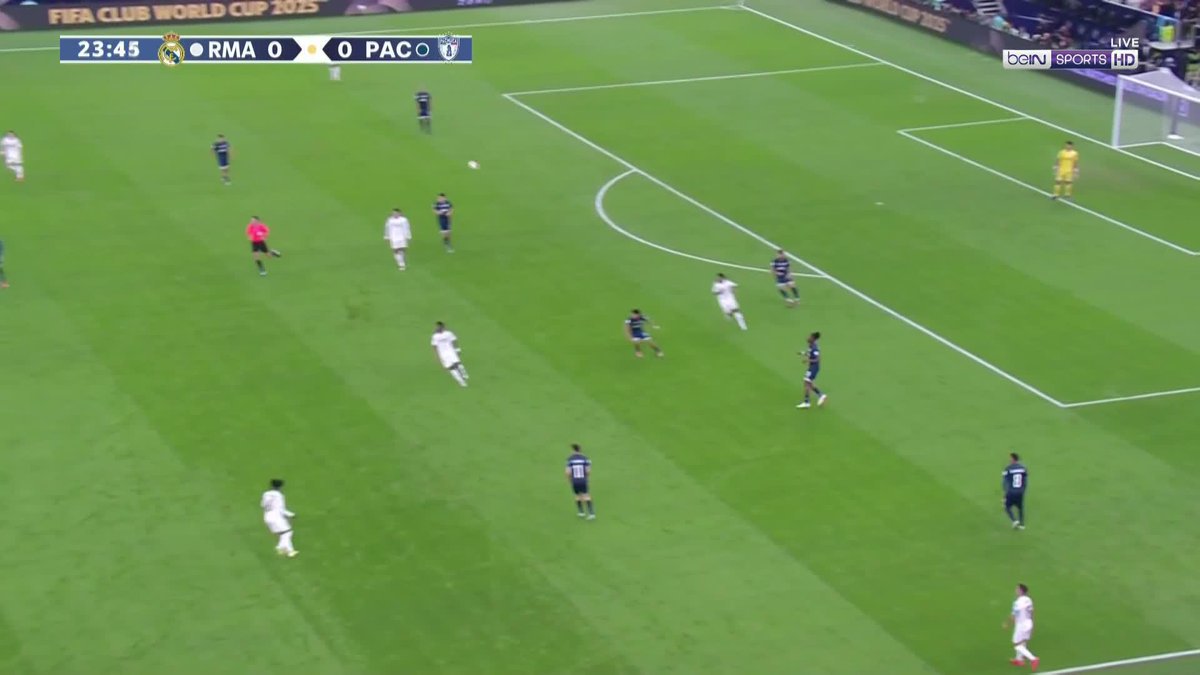 Bellingham's class is indescribable! 😮‍💨🔥 This is how he got past two Pachuca players in the #FIFAIntercontinentalCup 🏆#beINSPORTS
