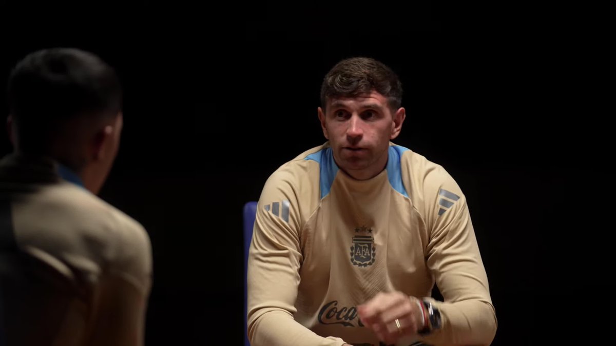 "POR CULPA TUYA ME METIERON UN PENAL MÁS. AHÍ ME BAJÓ LA ESTADÍSTICA", del Dibu para Enzo 😂 📹 AFA Estudio ⭐️⭐️⭐️
