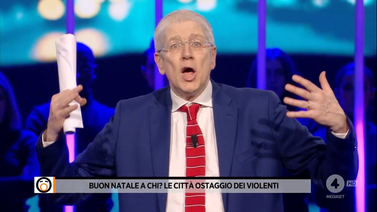 "Il Presidente della Repubblica Mattarella fa capire di essere pro-immigrazione e nel frattempo, in un tribunale della Repubblica Italiana, si processa per sequestro di persona il Ministro dell'Interno che ha provato a difendere i nostri confini". Mario Giordano a #Fuoridalcoro