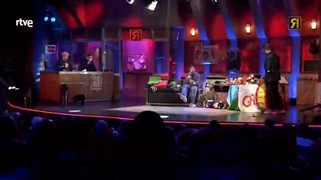 🎤 Le das un micro a YaSupiste planes luego y mejor no tengas planes después porque puede no acabar. Tremendo. #LaRevuelta