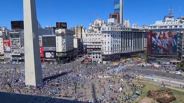 PARA VOLVERSE A EMOCIONAR: así se gritó en el #Obelisco el gol de Gonzalo Ariel #Montiel, que le dio la Copa del Mundo a la Argentina en #Qatar2022.