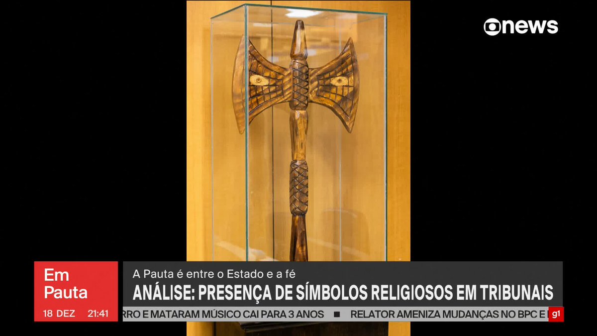 O TJ-RJ recebe um oxê – um machado de Xangô – que vai ficar em destaque numa ala do prédio. A reivindicação é de representantes de religiões de matrizes africanas, já que sedes dos Poderes têm cruzes. Flávia Oliveira explica. ➡ Assista ao #EmPauta: #GloboNews