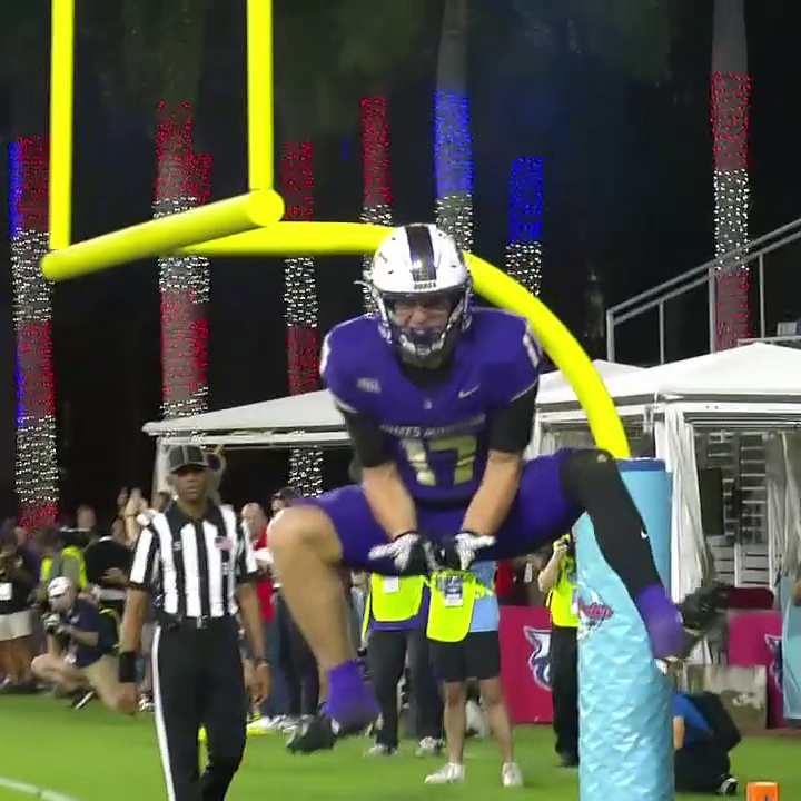 Taylor Thompson hit the Spider-Man celly after his TD 🕸️