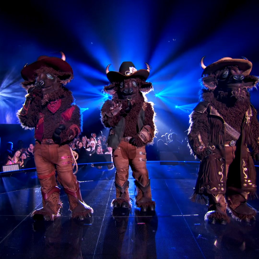 Let's see how our panel felt about this breathtaking performance from #BuffaloMask! 😮💨👏 #TheMaskedSinger