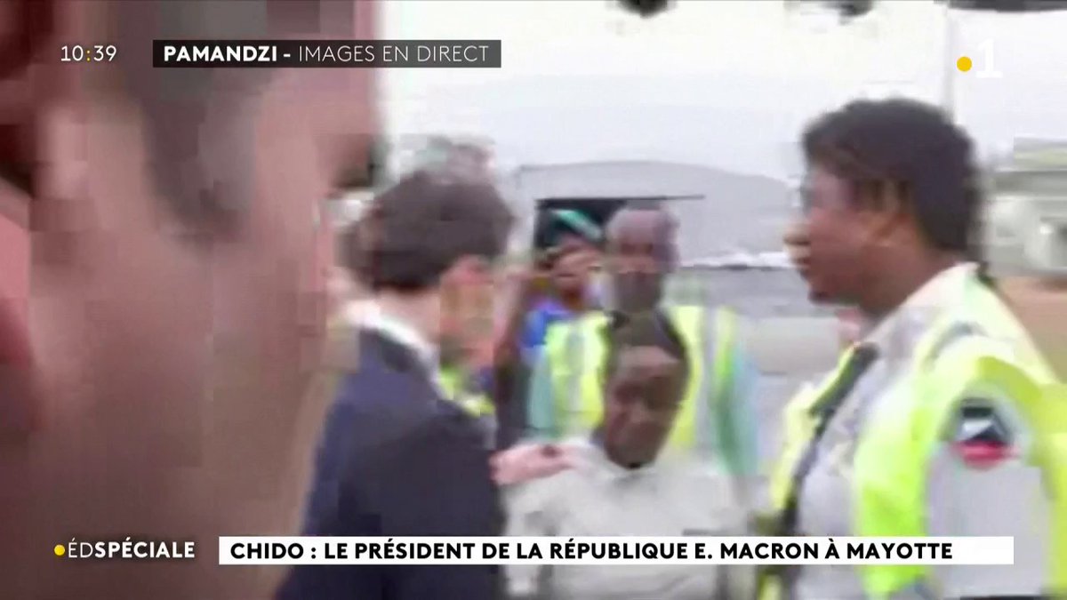 #Chido : Une citoyenne interpelle Emmanuel #Macron à sa descente de l'avion à #Mayotte