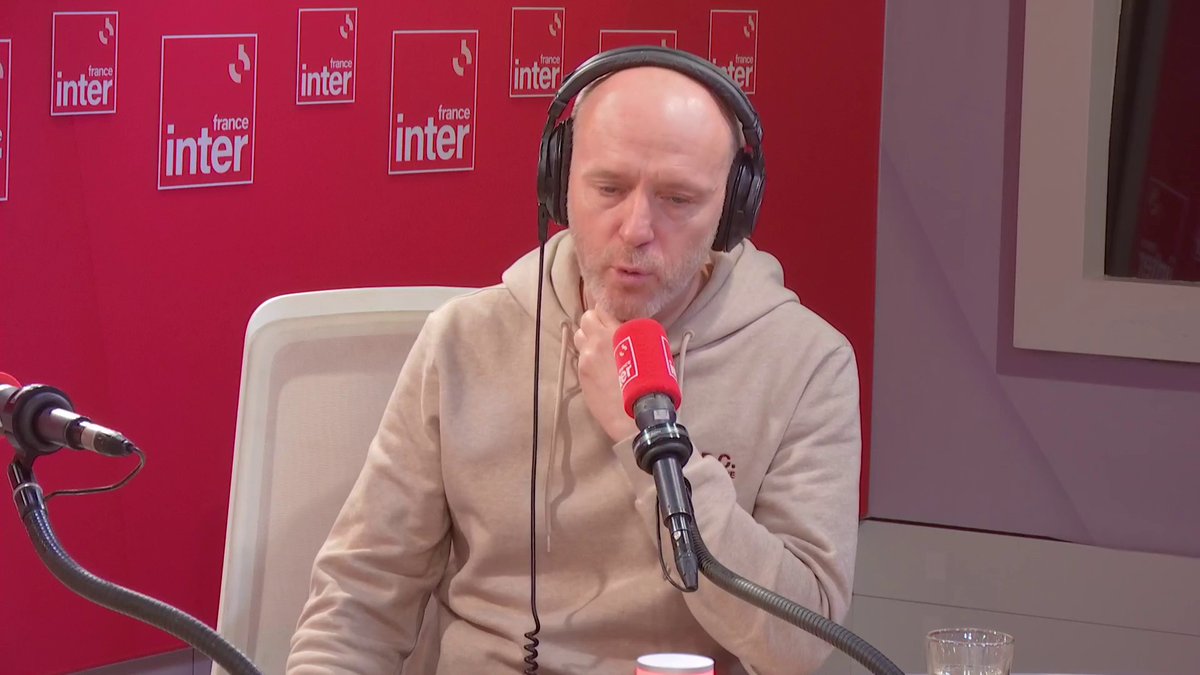 .Philippe Collin : au moment de l'affaire Dreyfus, il y a "une bourgeoisie libérale, au centre, prise entre un pôle socialiste et un pôle réactionnaire : elle va choisir la République et le progrès social. Nous sommes dans une situation pas très éloignée." #le710inter