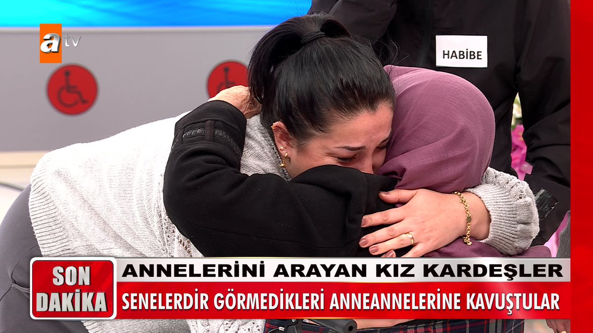 Seneler sonra Müge Anlı'da bir araya geldiler. Anneannelerinden torunlarına destek... #MügeAnlıİleTatlıSert #MügeAnlı atv
