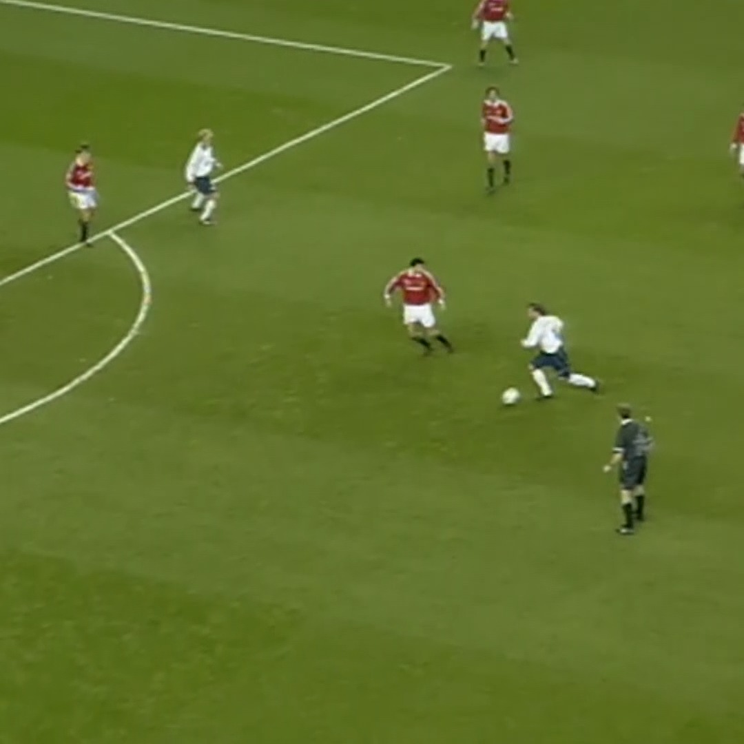 David Ginola magic 🪄 A sweet strike against Manchester United to send us to a League Cup semi-final 🤩