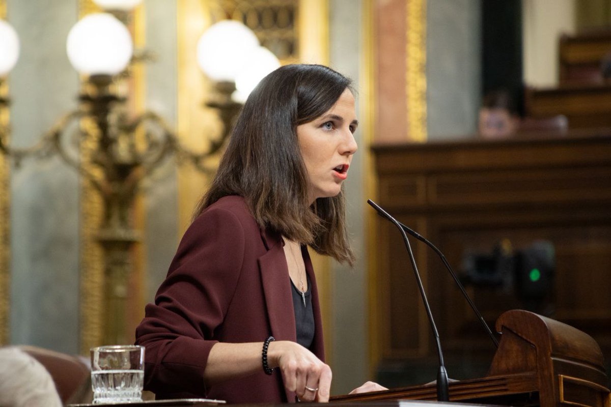 El PSOE se comprometió con Podemos a aprobar un impuesto permanente a las energéticas. Exigimos que se cumpla el acuerdo. Se trata de decidir si en el Congreso mandan los intereses de Repsol, o mandan los intereses de la gente. 🎥Ione Belarra
