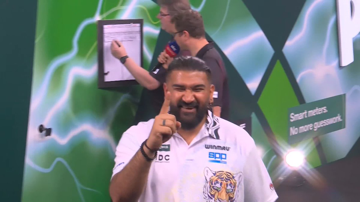 Love this. Nitin Kumar lost 3-0 in all three times he's been here since 2019 and looks so happy just to win a set. Moments like this is what the World Champs is all about. 👏