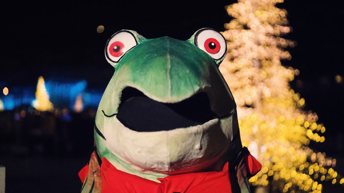 Happy holidays from your favorite festive fish! 🐠