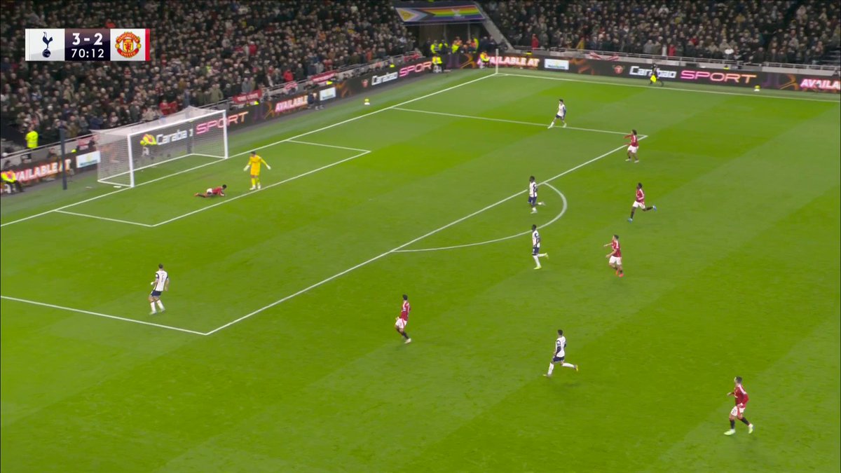 "This is one of the most Tottenham things you'll see!" 😱 Amad Diallo takes advantage of a Fraser Forster blunder! 🫣