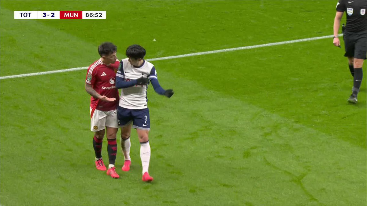 "CAG..." la bronca de Licha Martínez contra Son. 📺 Mirá la Copa de la Liga inglesa en #DisneyPlus Premium