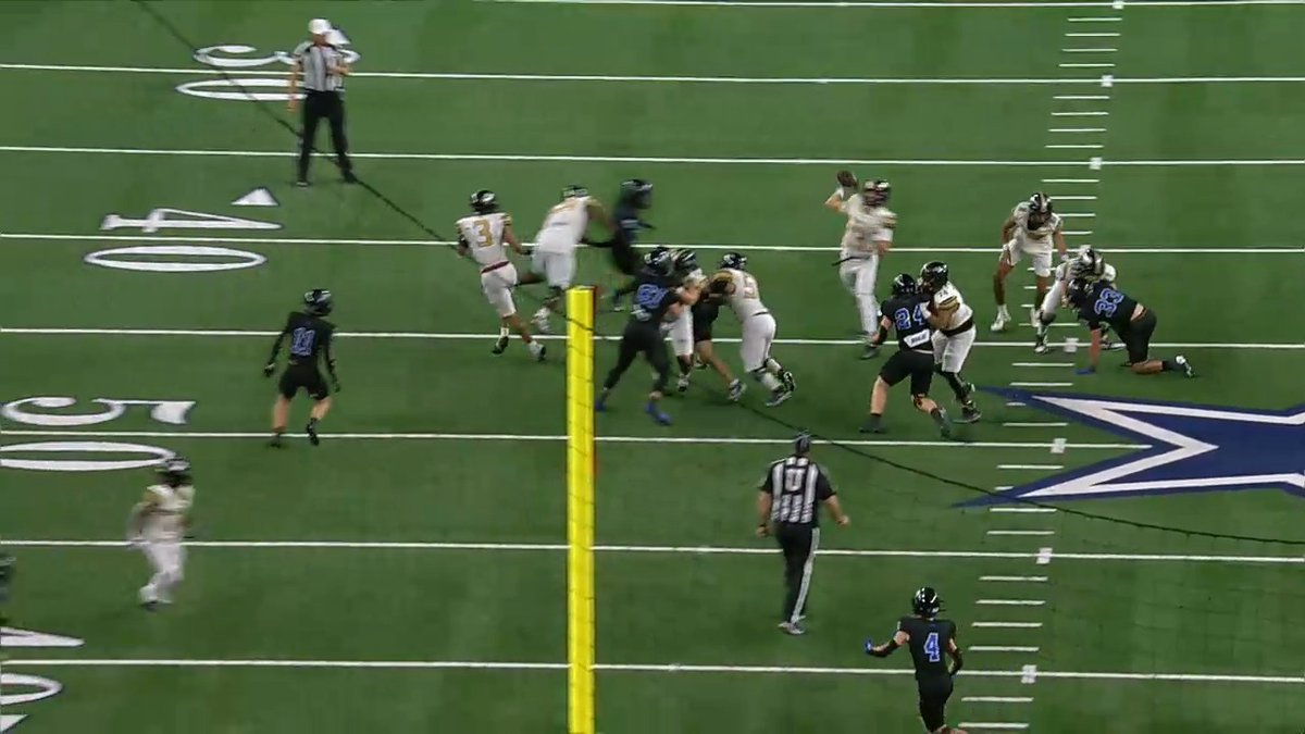 The Gunter machine is ONLINE. Brock Boddie with the pick six!! #txhsfb #gunter #uilstate #dctf