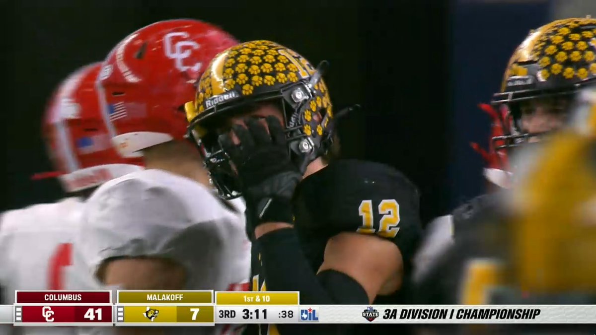 Catch Mike Jones lane switchin' with the paint drippin'. #UILState #TXHSFB #Dctf Malakoff Football