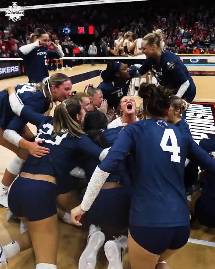 REVERSE. SWEEP. COMPLETE. #NCAAWVB x Penn State Women’s Volleyball
