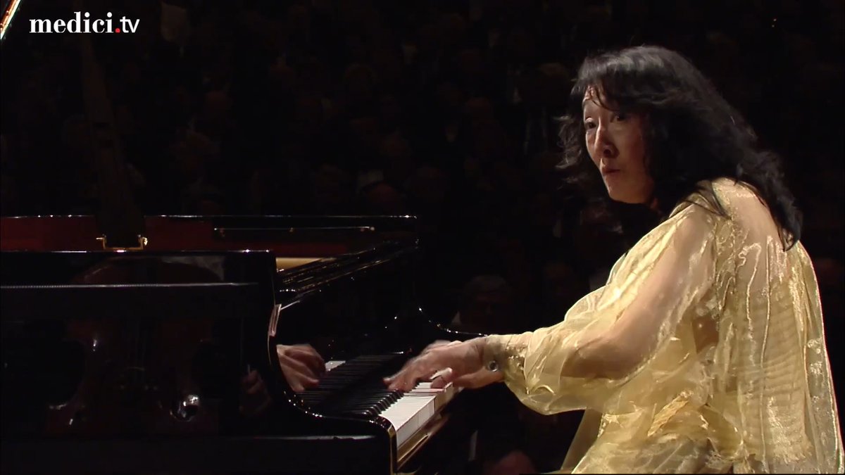 [BIRTHDAY] Today we're celebrating pianist Mitsuko Uchida! Watch the prominent specialist of Mozart’s repertoire perform his Piano Concerto No. 25, wonderfully balancing passion and control, under the legendary Riccardo Muti with the Vienna Philharmonic.