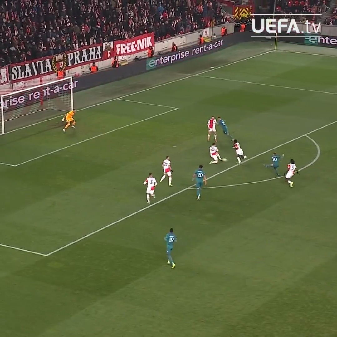 Yari Verschaeren finds the bottom corner 🎯 RSC Anderlecht | #UEL