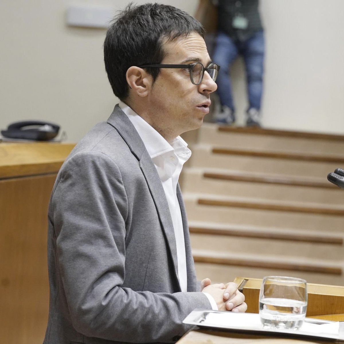 Esto es un parlamento. Esto no es una junta de accionistas.