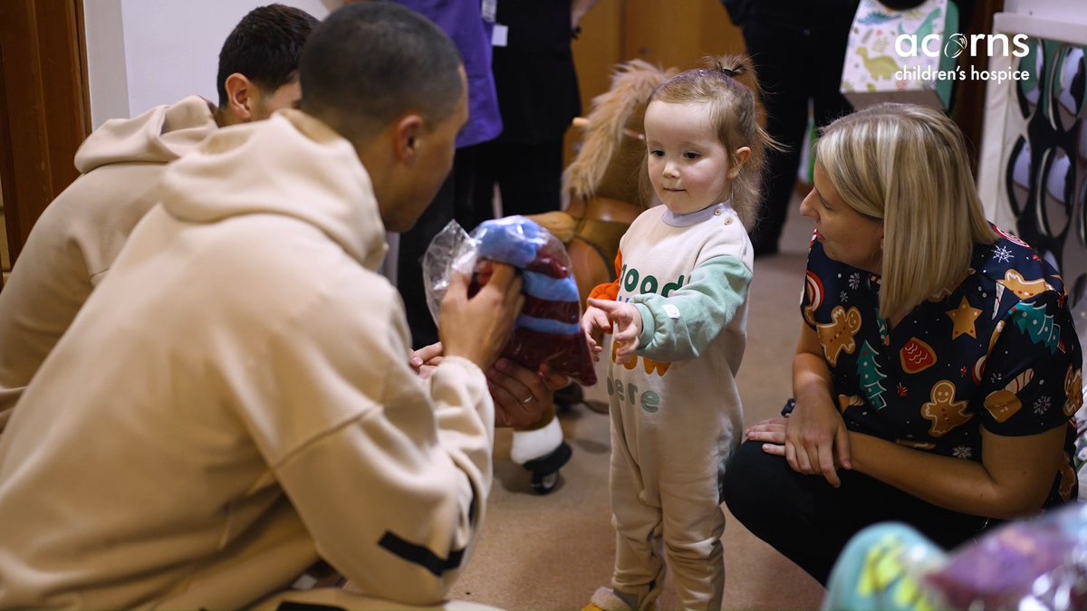 We had some special guests pay a festive visit to our Birmingham hospice yesterday. ⚽🎄 Aston Villa players spent time meeting children and families, spreading smiles and sharing gifts. 🧡 Thank you to Aston Villa for helping to create unforgettable memories for everyone. 🌟