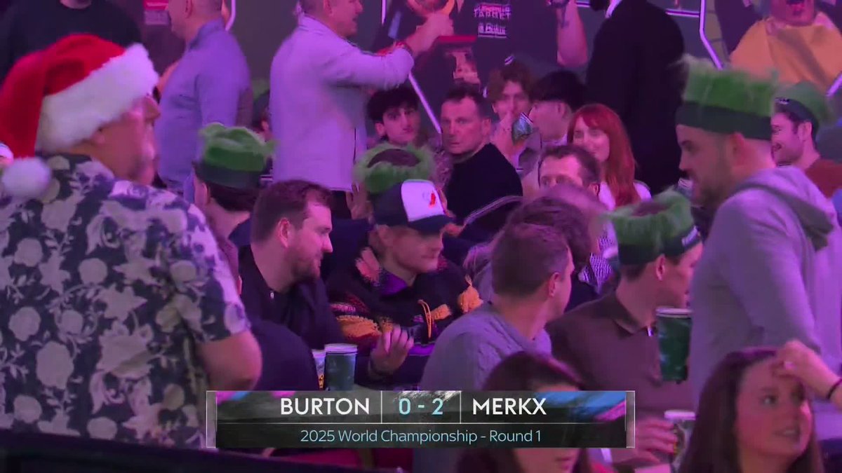 Multi-Platinum award-winning artist Ed Sheeran in the house 🙌 And he's watching a window cleaner take on a caravan salesman... You can't beat the Darts 🎯🤣