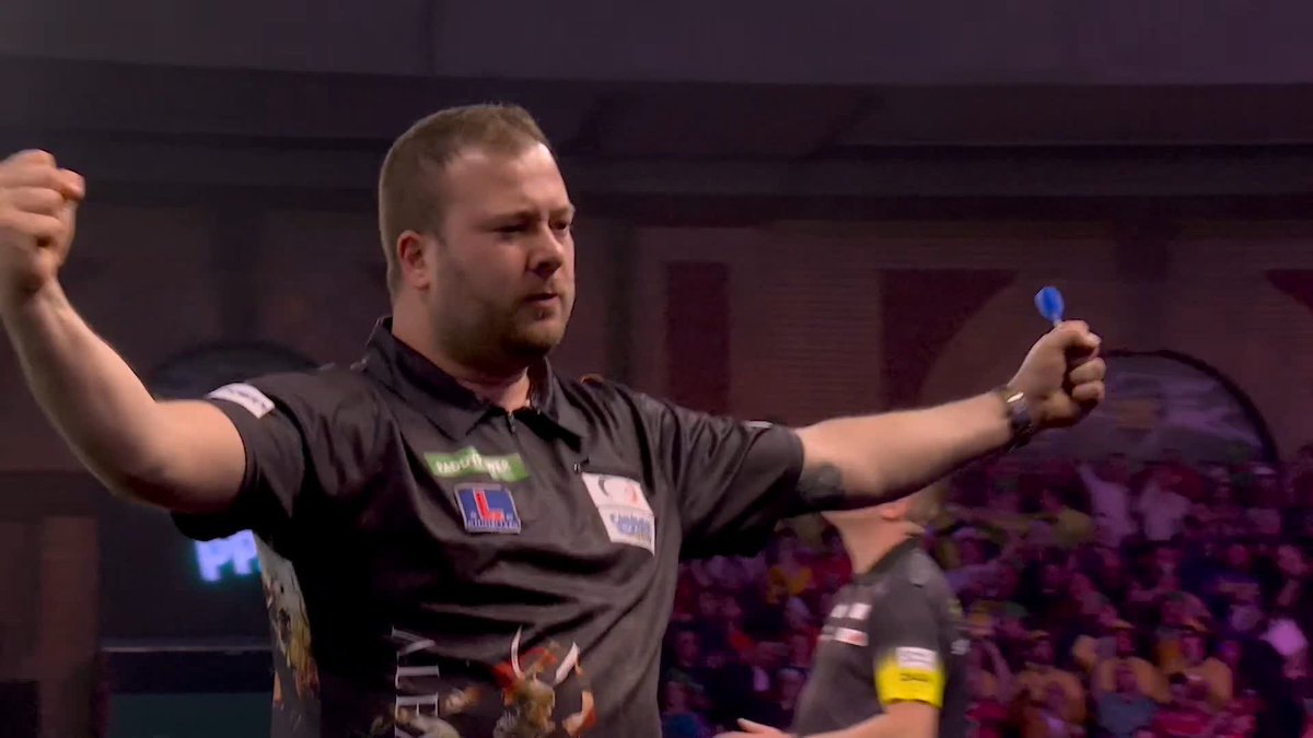 DEBUT DELIGHT FOR MERKX! 🇳🇱 It's a debut to remember for Alexander Merkx, who defeats a struggling Stephen Burton in straight sets to move through to round two! 📺 #WCDarts