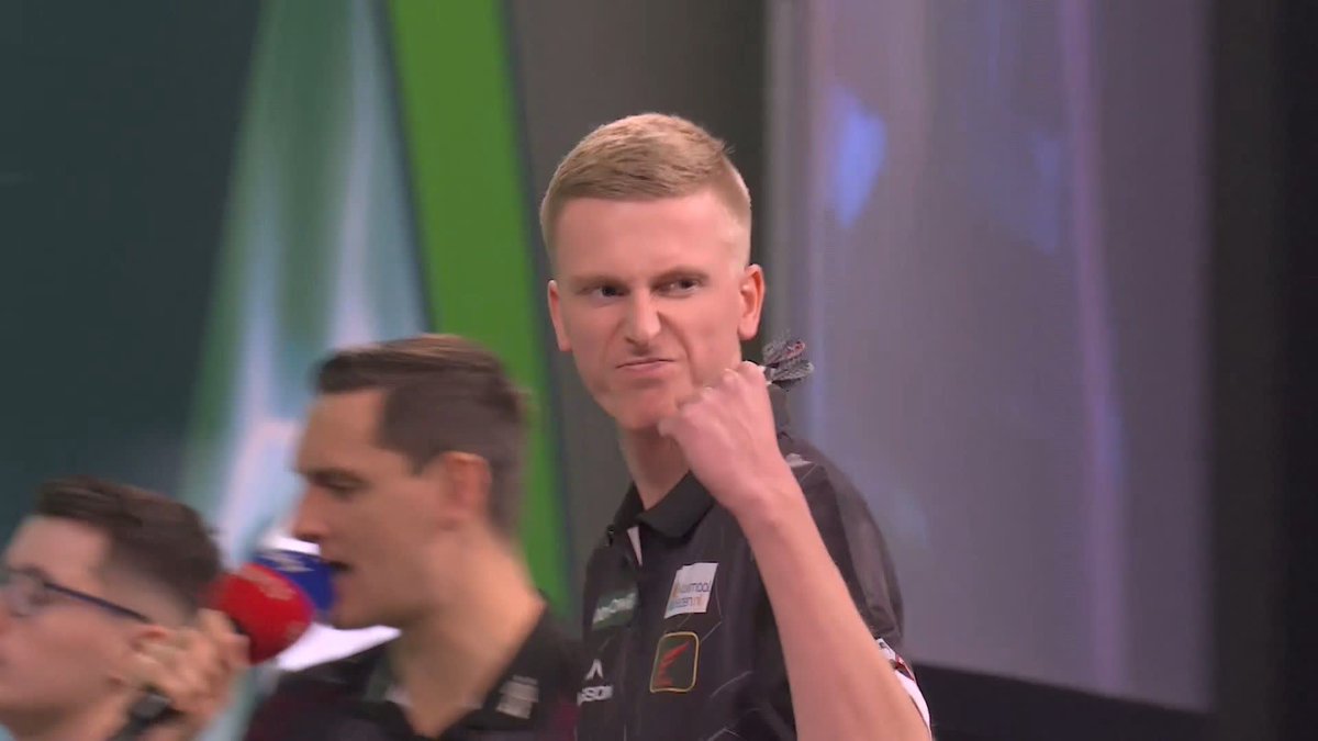 NIJMAN SWEEPS SET ONE! Wessel Nijman capitalises on some double trouble from Cameron Carolissen to wrap up the opening set without reply! 📺 #WCDarts | R1