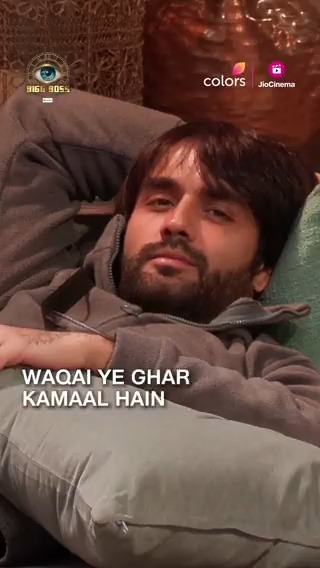 Inki khamoshi mein bhi hai kai raaz, yeh sab se hai bade naraaz... 🙄 Dekhiye #BiggBoss18 Colors TV aur #JioCinema par. #BB18 #BiggBoss18onJioCinema #BiggBoss Salman Khan Vivian Dsena