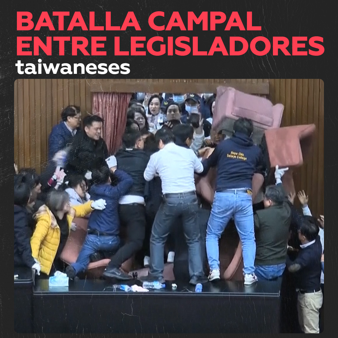 📍Pelea en el Parlamento taiwanés deja varios diputados heridos En el Parlamento de Taiwán se registró una pelea entre legisladores. El enfrentamiento se debió a tres proyectos de ley, uno de los cuales podría paralizar el Tribunal Constitucional.