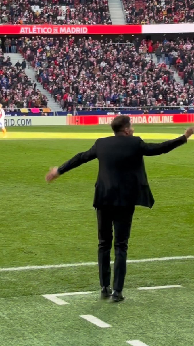 La pasión de Diego Pablo Simeone. ❤️🤍 #InsideLALIGA | #DerbisCincoEstrellas #LALIGAEASPORTS