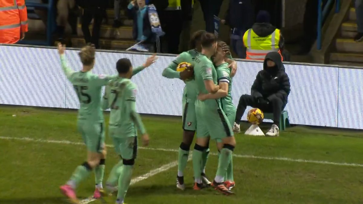 Sit back and enjoy this DELIGHTFUL free-kick from Cheltenham Town's Luke Young! 🤌💥