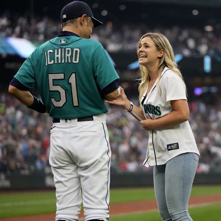 Look up the word “wholesome” and you’ll find this moment of Ichiro surprising one of his biggest fans 💙 #IchiroHOF 見た人たち全員を笑顔にする、イチローがファンにサプライズを届ける瞬間 💙