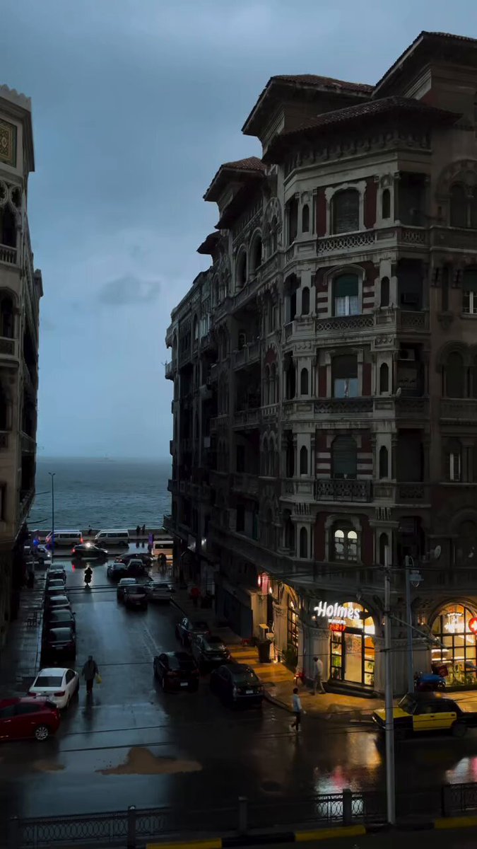 هنا سأسكت قليلًا احتراما وتقديرا لهذا الجمال🥹♥️☔️.