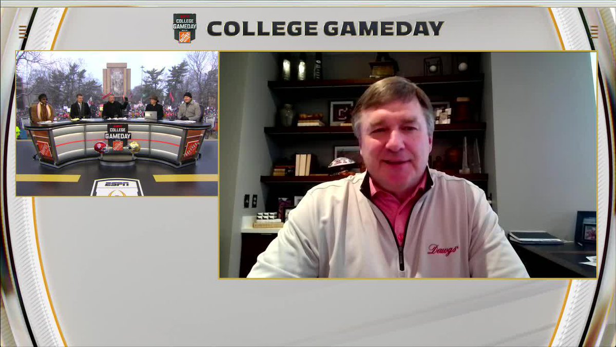 Notre Dame fans were chanting "We want Georgia" during Kirby Smart's interview 😅