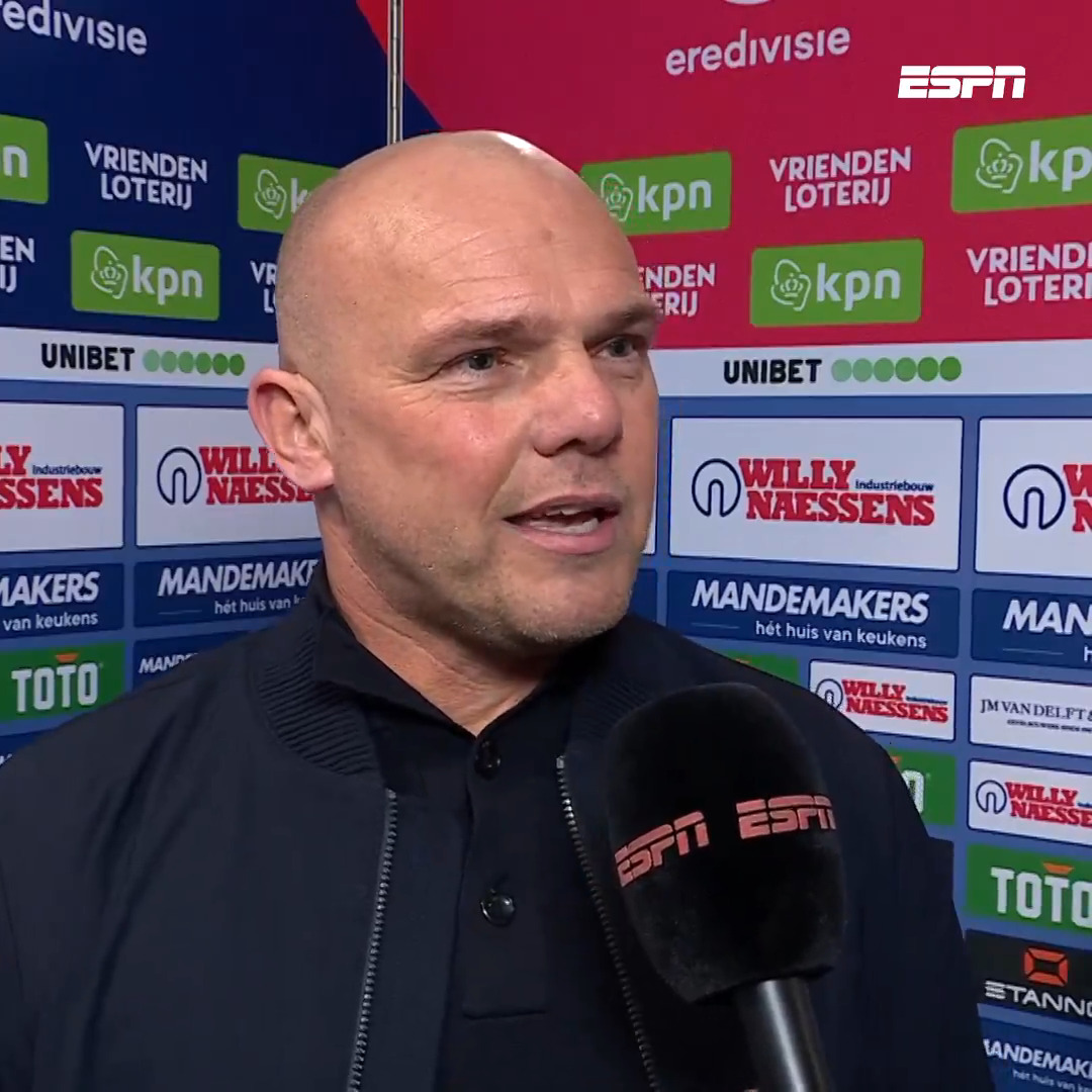 🤬 Johnny Jansen ziedend na VAR-blunder: "Die VAR heeft de boeken voor de neus, toch? Het liefste rij ik er nu even naartoe. Ik vind het echt schandalig" #rkcpec