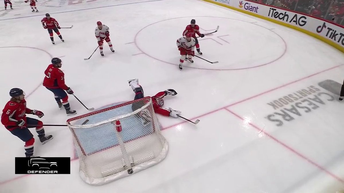 CHARLIE LINDGREN MAKES A WINDMILL SAVE 😱 📺: Sportsnet or stream on Sportsnet+ ➡️