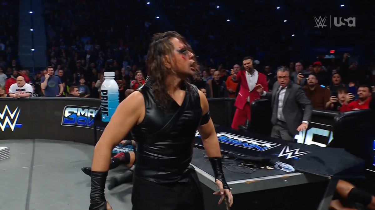 WAIT A MINUTE 😱 What’s Shinsuke Nakamura doing here?! #SmackDown