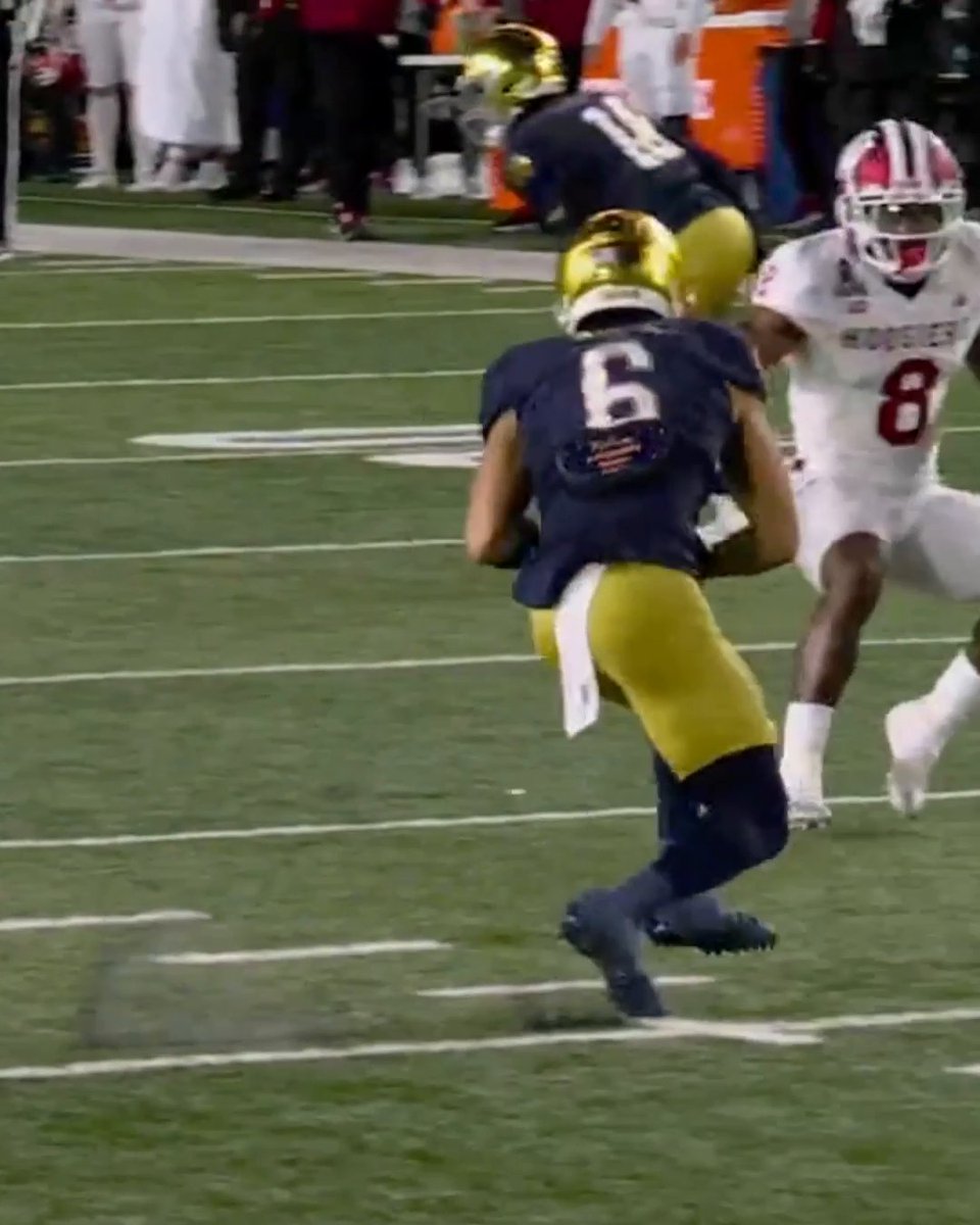 NOTRE DAME WITH THE TRICKERY RIGHT OUTTA HALFTIME 😯 A 43-yard kickoff return for Jordan Faison 😤