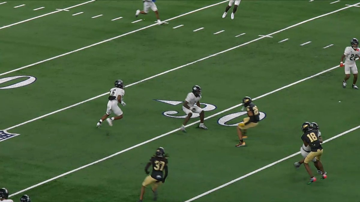 Sean Smith takes the ensuing kickoff back to regain the lead for Randle, 38-35! THIS GAME IS INCREDIBLE!! Watch on FanDuel Sports Network #TXHSFB #HOUSTON #DCTF #UILSTATE