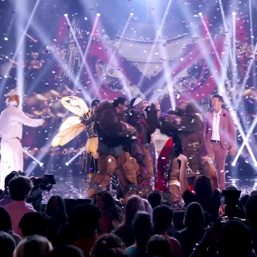 I know you guys have been waiting to hear this one! ๐ถ Watch all of Boyz II Men's performances as the Buffalos now on Hulu!