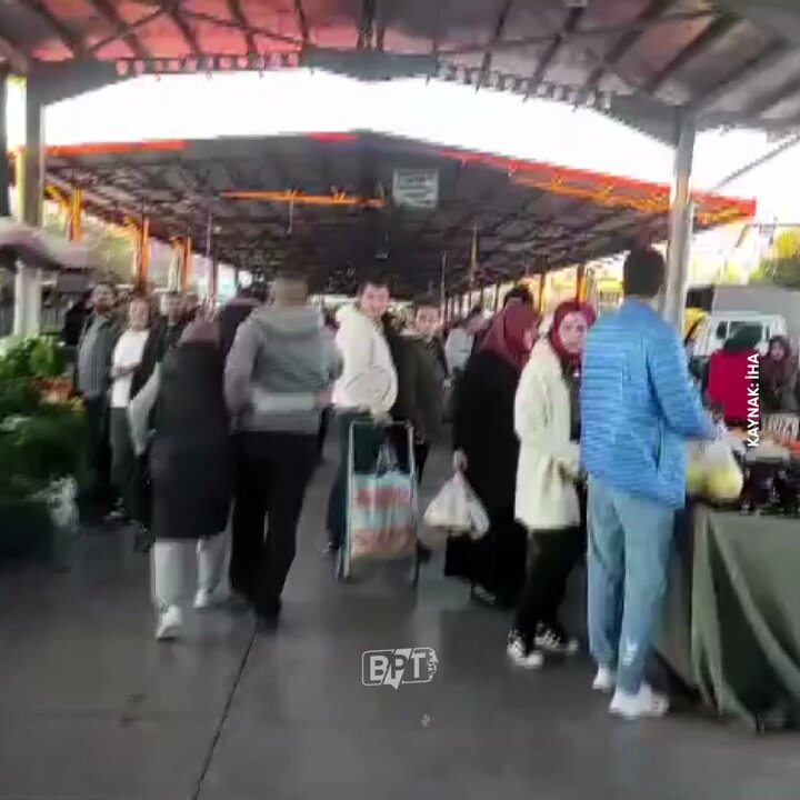 Antalya'da pazar yerinde çantasından 18 bin 500 TL çalınan kadın sinir krizi geçirdi.