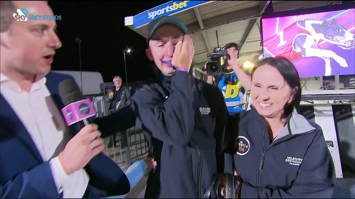 "He's a champion" Emotions are running high, hear from Luke and Seona Thompson after Explicit's stunning Phoenix win 🙌 Melbourne Greyhounds - The Meadows | WatchDog Racing