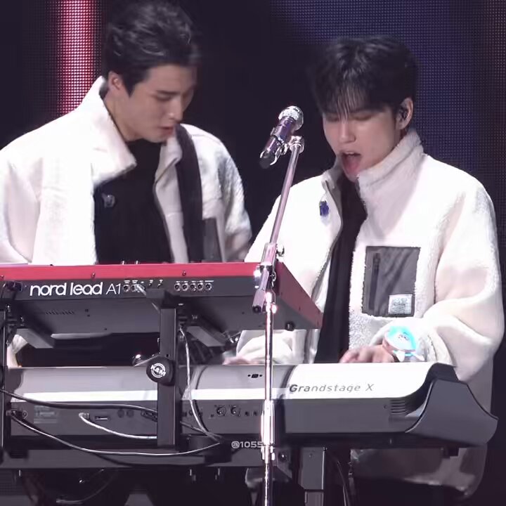 241221 #영케이 #원필 베이스와 건반 🎸🎹